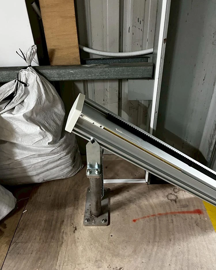 Straight-Track-Straight-Cargo lift-1Fto2F (4)